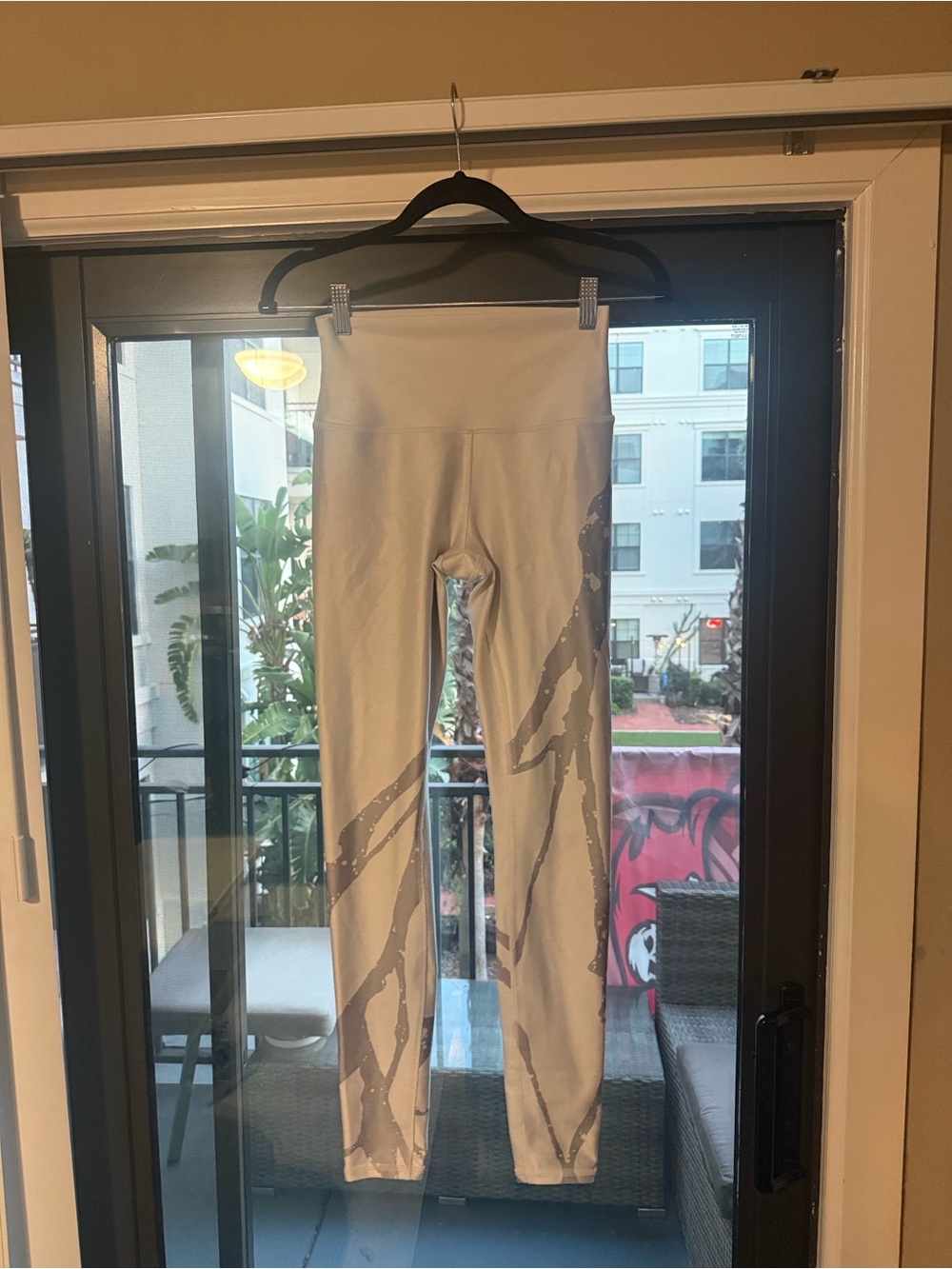 Alo yoga Light Gray Graphic Leggings